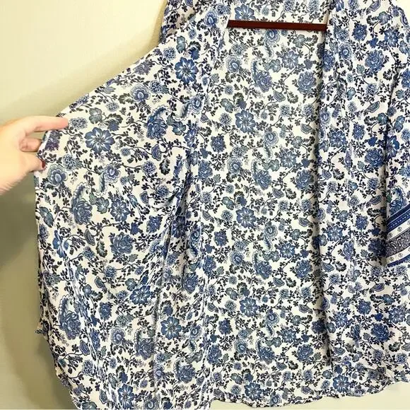 H&M Blue Floral Overthrow Shawl Size Medium - Picture 7 of 9